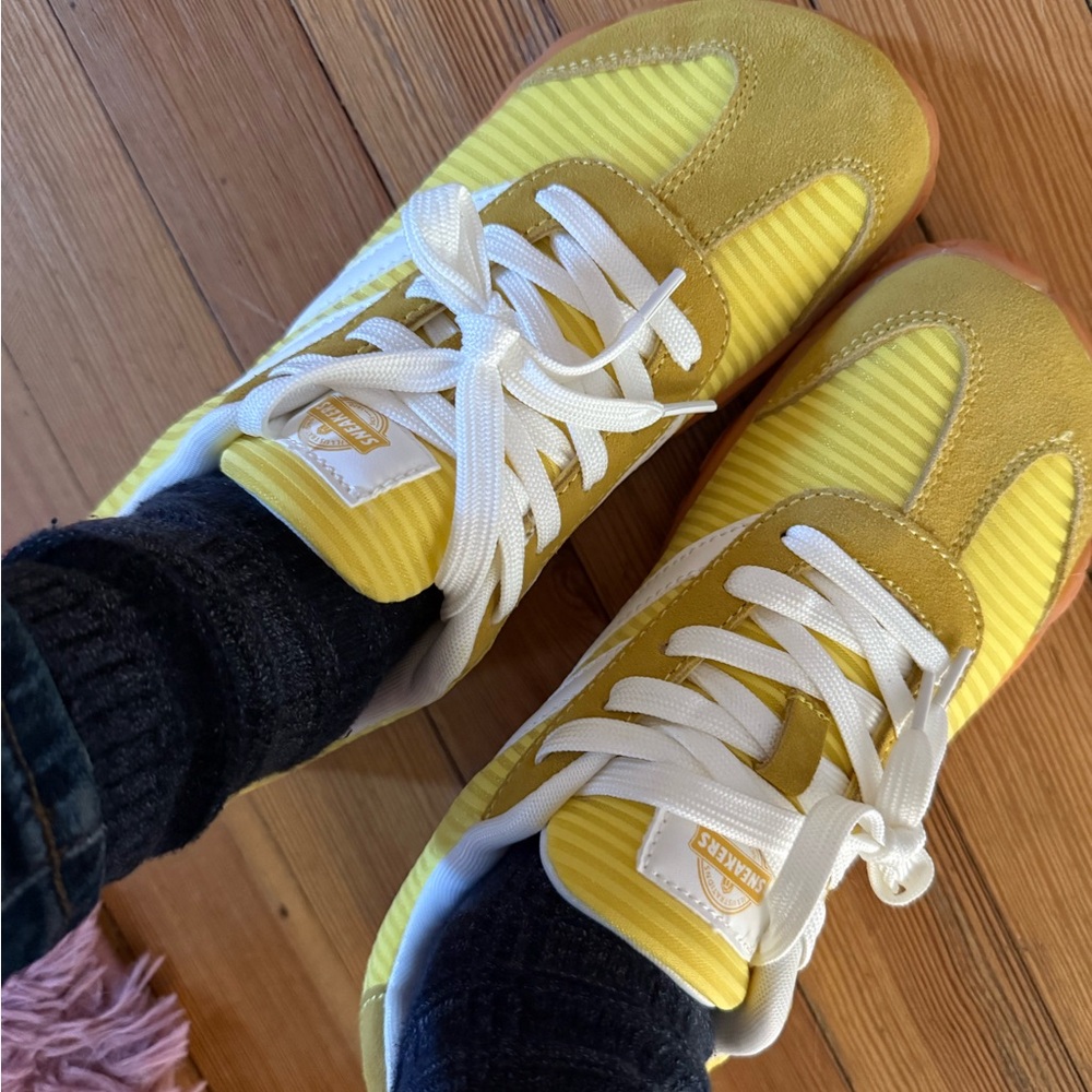 Yellow Sneakers healthy feet naked toes NIB